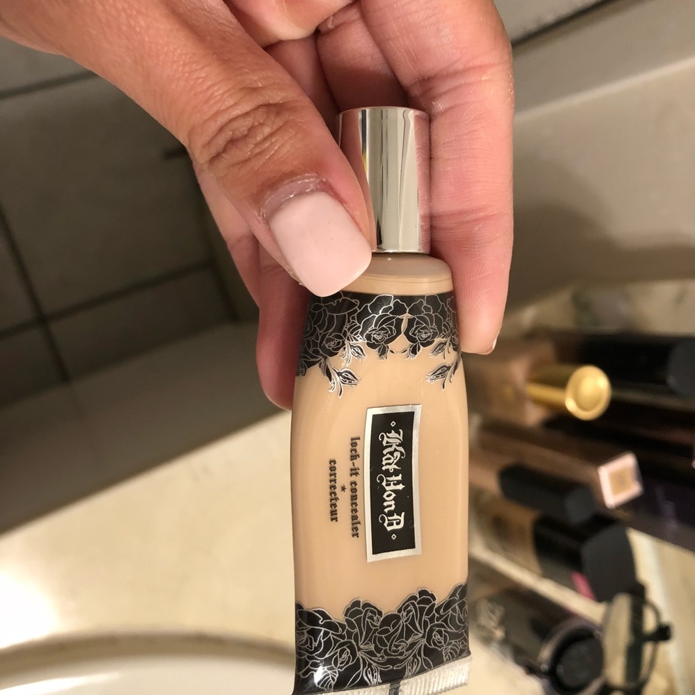 Concealer - Picture 3 of 5